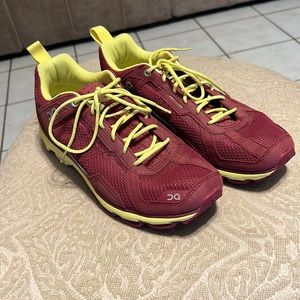 On Cloudrunner 2014 Tibetan Red Limelight Womens 9.5